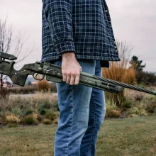 ManHoldingTikkaWithKRGEchoChassis